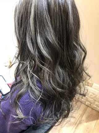 カラー 早川 真幸のヘアスタイル