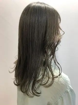 ミディアム カラー EMANONシェアサロン心斎橋店所属・韓国メンズヘア ミル クティボブ 足立佳代のヘアスタイル