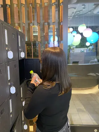 ミディアム カラー 佐々木 彩乃のヘアスタイル