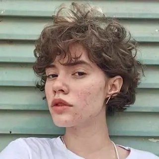 ミディアム パーマ ✴︎UNU ✴︎モエカのヘアスタイル