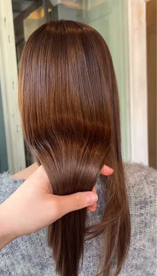 セミロング カラー 西 優衣奈のヘアスタイル