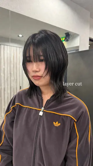 ミディアム ミウラナツサ 🖤レイヤーカットのヘアスタイル