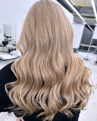 ロング カラー ヘアアレンジ GO TODAY シェアサロン 原宿本店所属・原宿ハイトーンカラー 🌼みるい🌼のヘアスタイル