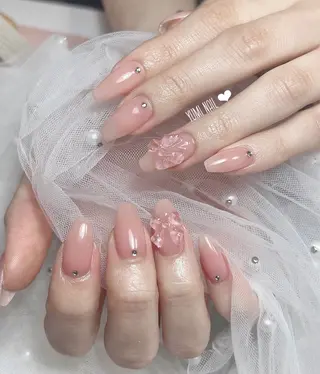 ネイル ユリちゃん🎀 デザイン長さ出し専門のネイルデザイン