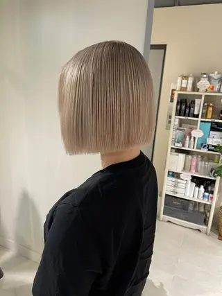 ショート カラー ブリーチとエクステ 最後の砦🤍アミルのヘアスタイル