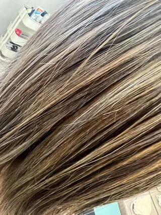 ミディアム 鶴見 和美のヘアスタイル