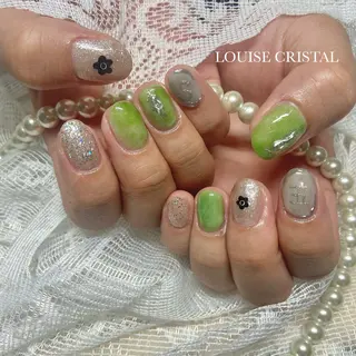 ネイル LOUISE CRYSTALのネイルデザイン