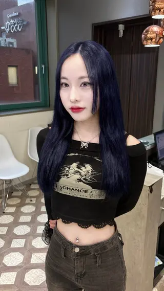 ロング カラー ダメージレスブリーチ デザイン．咲良のヘアスタイル