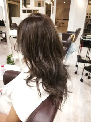 セミロング カラー Aile所属・酸性ストレート／カラ ー/山下高明のヘアスタイル