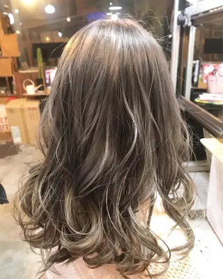 ミディアム カラー 玉木 育実のヘアスタイル