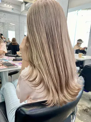 ミディアム カラー ☘️ブリーチ/ハイト ーン/レイヤー/のヘアスタイル