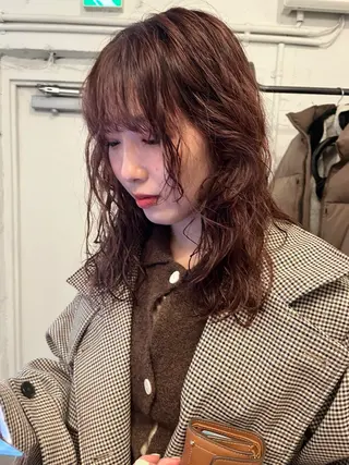 セミロング カラー パーマ ✴︎UNU ✴︎モエカのヘアスタイル