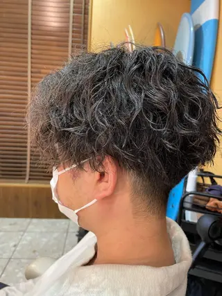 パーマ メンズ 飯泉/メンズカラー ツイスパ/メッシュのヘアスタイル