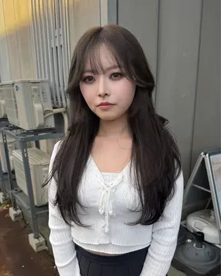 ロング ベージュカラー/長岡 レイヤーカット/コウのヘアスタイル