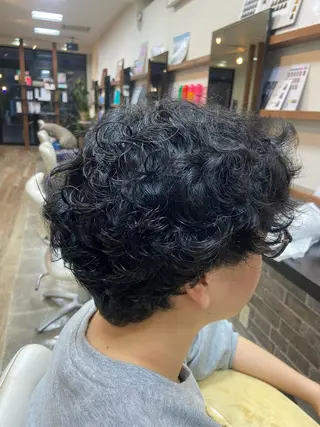 パーマ メンズ イツキ🌕デザインカ ラー🥨髪質改善🫧のヘアスタイル