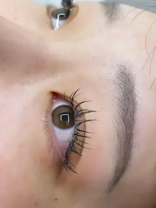 マツエク・マツパ CYAN by artefice所属・安達 萌花のヘアスタイル