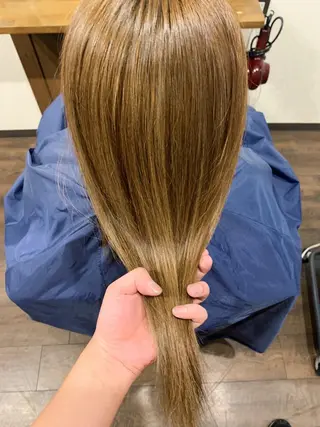 ロング LUCIA所属・透明感カラー/ブリー チ無し/瀧田恭平のヘアスタイル