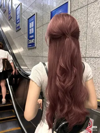 ロング カラー トレンド暖色ヘア🥀 miu🥀のヘアスタイル