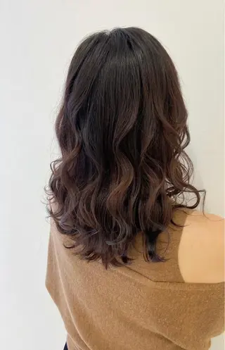 セミロング 倉地 更彩のヘアスタイル