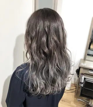ロング カラー ヘアアレンジ Le/a谷町 野上幹太のヘアスタイル