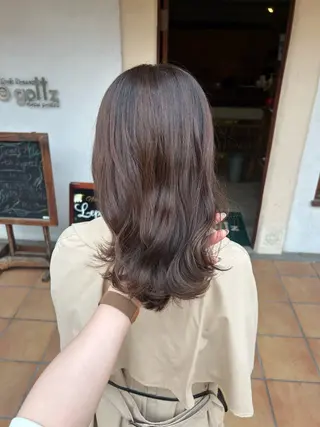 ミディアム カラー putri 川邉 優花のヘアスタイル