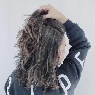 セミロング カラー oshare tom (スタイリスト)所属・人気🌻《髪質改善》 平井 綾乃のヘアスタイル
