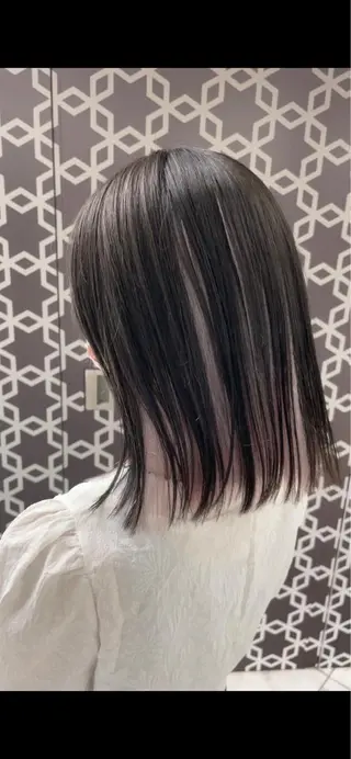 セミロング ブリーチ　BAM BIのヘアスタイル