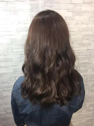 ロング 足立 磨咲のヘアスタイル