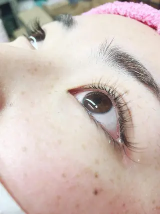 マツエク・マツパ 原 麻耶のヘアスタイル