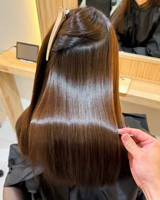ロング attrait南堀江所属・乾かすだけで艶髪 松村海世のヘアスタイル