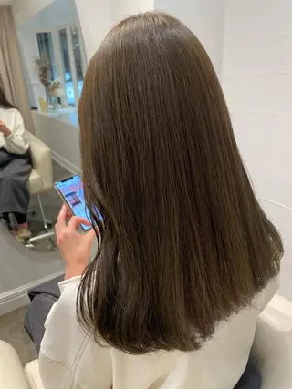 ミディアム カラー SHEARA BY CARE所属・. AYUKAのヘアスタイル