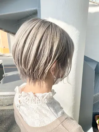 ショート カラー 永沼 真依のヘアスタイル