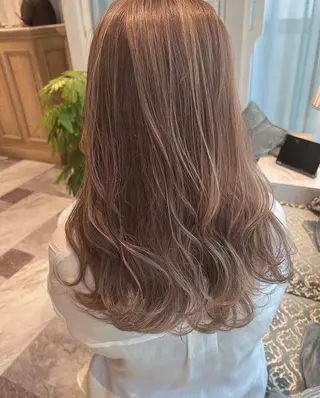 セミロング nene 艶カラーのヘアスタイル