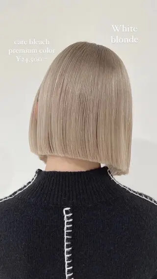 ショート カラー Moe ベージュカラーのヘアスタイル