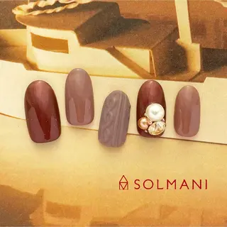 ネイル SOLMANI 予約担当のネイルデザイン