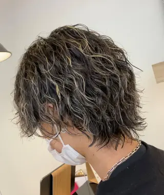 ショート パーマ コテ巻きパーマ 藤野佑成のヘアスタイル