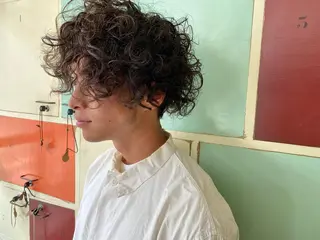 ミディアム パーマ メンズ ビーハイブデラックス所属・メンズパーマ ニュアンスパーマ田上のヘアスタイル