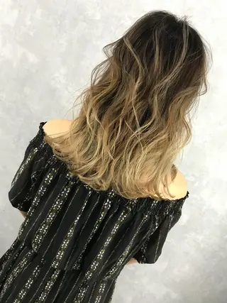 ミディアム カラー TOMOYAレイヤー ブリーチ縮毛矯正のヘアスタイル