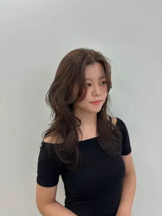 セミロング カラー 韓国レイヤー ハッシュカットのヘアスタイル