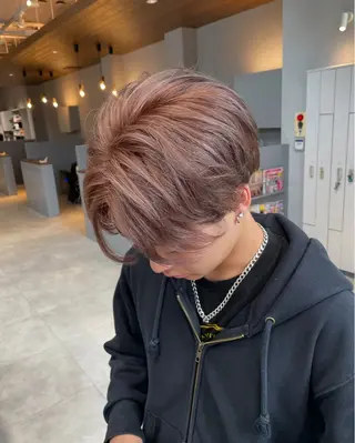 ショート カラー エマ ピボット 中川店所属・富原崇太/切りっぱな しボブ/透明感カラーのヘアスタイル