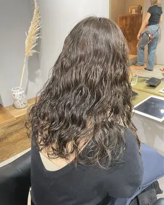 ロング カラー パーマ 【arc】Ruri コテ巻き風パーマのヘアスタイル