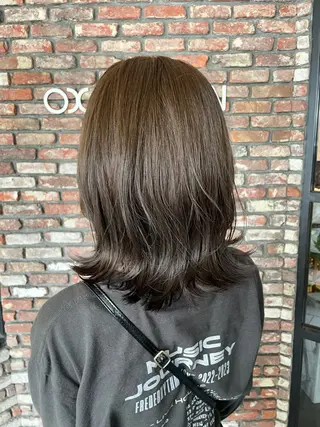 ミディアム ショート 顔周りレイヤー/マオのヘアスタイル