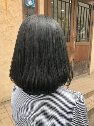 ミディアム カラー 國次 夕貴のヘアスタイル