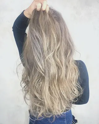 ロング カラー N° aria 三軒茶屋のヘアスタイル