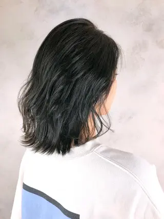 ショート AHNKISM所属・トレンドレイヤー/ 透明感カラーのヘアスタイル