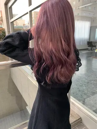 ロング アブアイ所属・🌈艶髪ハイトーン SENAのヘアスタイル