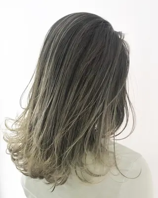 ミディアム カラー ヘアアレンジ シアーベージュニスト 🥣大石亜里紗のヘアスタイル