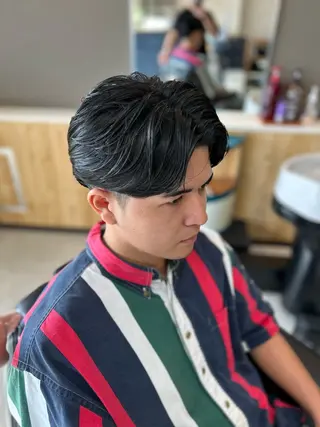 ミディアム パーマ メンズ THEBARBER TEN所属・伊禮 海凪のヘアスタイル