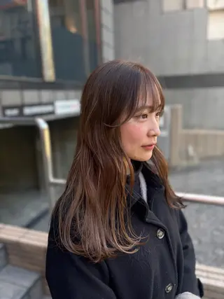 ロング カラー 渡 汐音のヘアスタイル