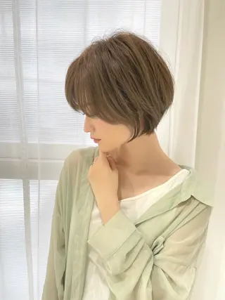 ショート esse大阪茶屋町店所属・レイヤーカット 新井田陽寿のヘアスタイル